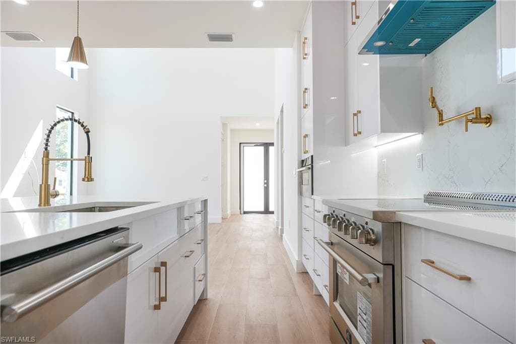 3384 Canal St, Naples, FL 34112-11