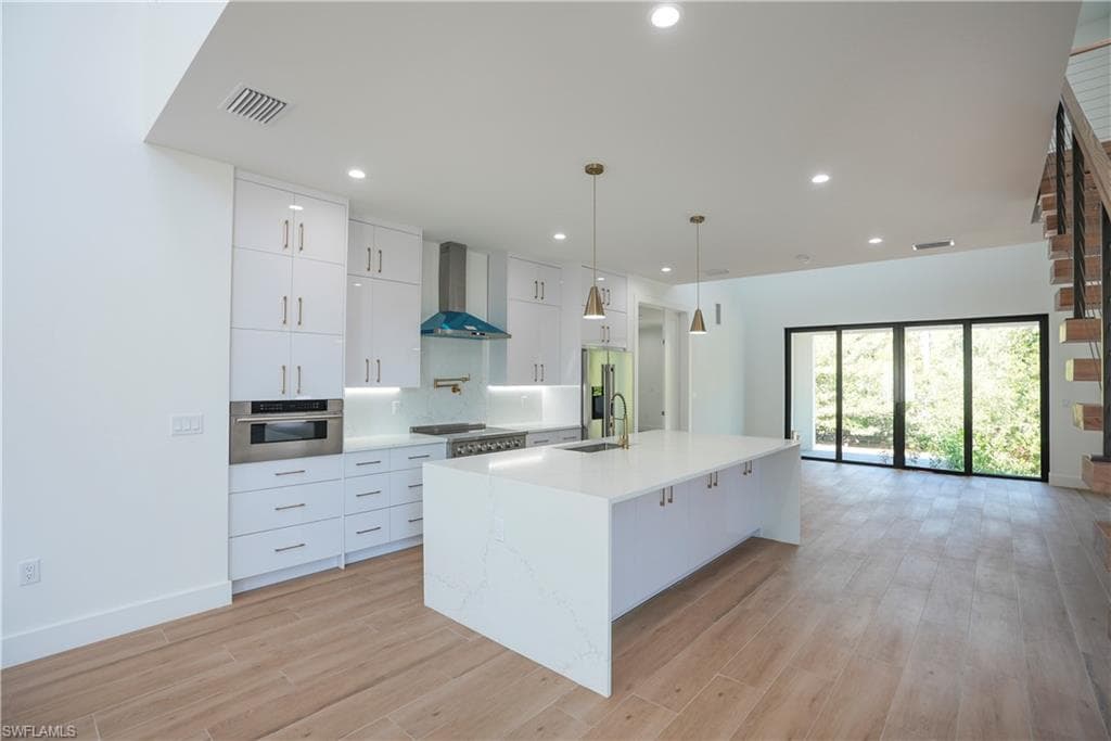 3384 Canal St, Naples, FL 34112-8
