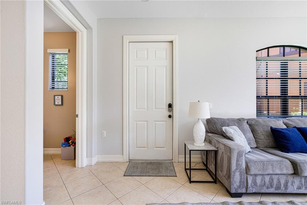 9138 Chula Vista St 127, Naples, FL 34113-4