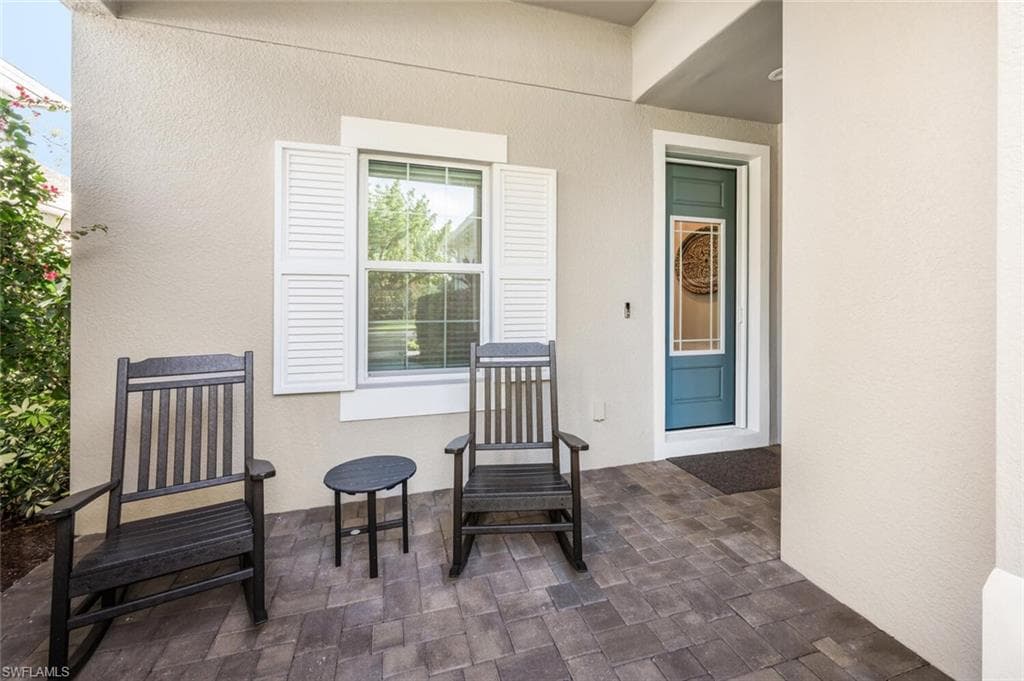 2211 Marquesa Cir, Naples, FL 34112-22