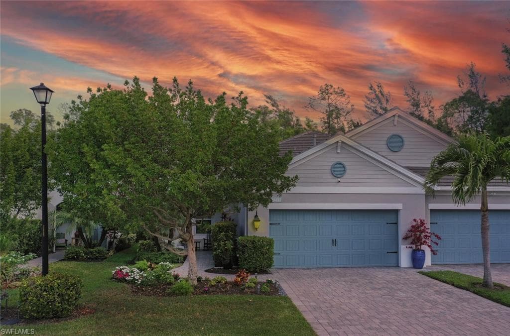 2211 Marquesa Cir, Naples, FL 34112-24