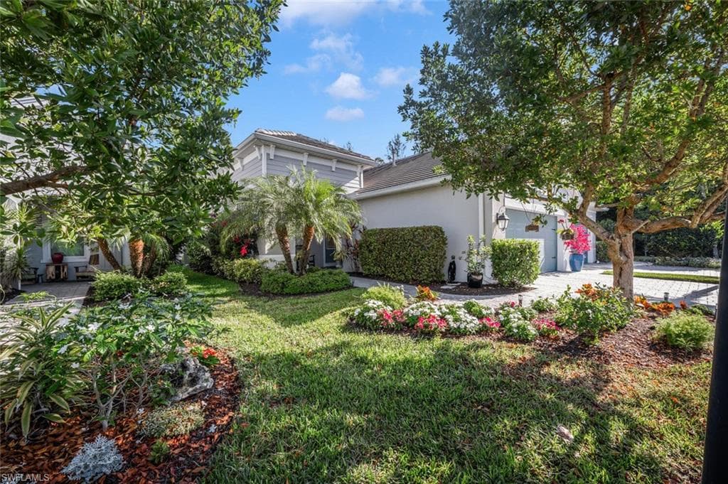 2211 Marquesa Cir, Naples, FL 34112-3