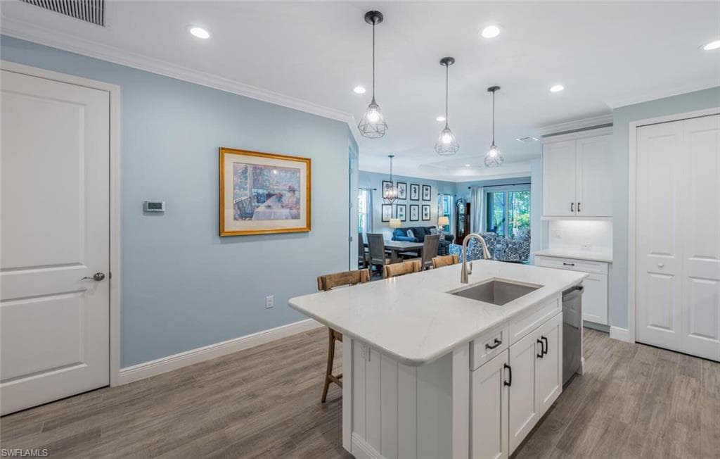 2211 Marquesa Cir, Naples, FL 34112-4
