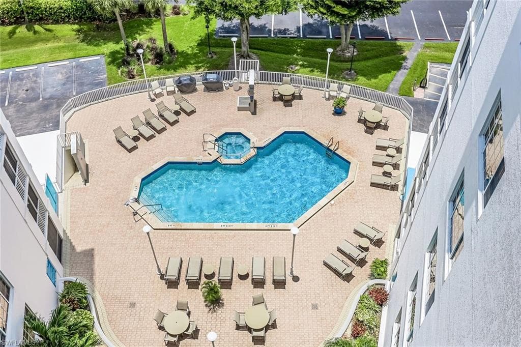 13105 Vanderbilt Dr 306, Naples, FL 34110-20