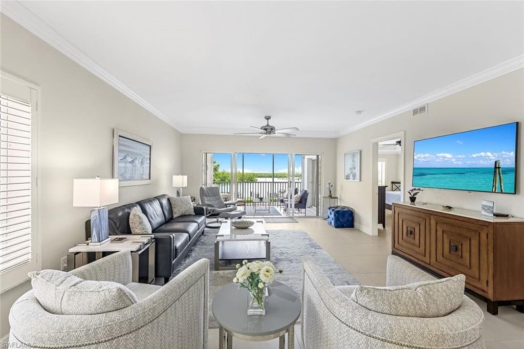 13105 Vanderbilt Dr 306, Naples, FL 34110-2