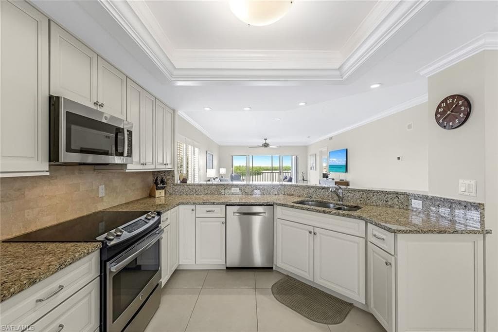 13105 Vanderbilt Dr 306, Naples, FL 34110-5
