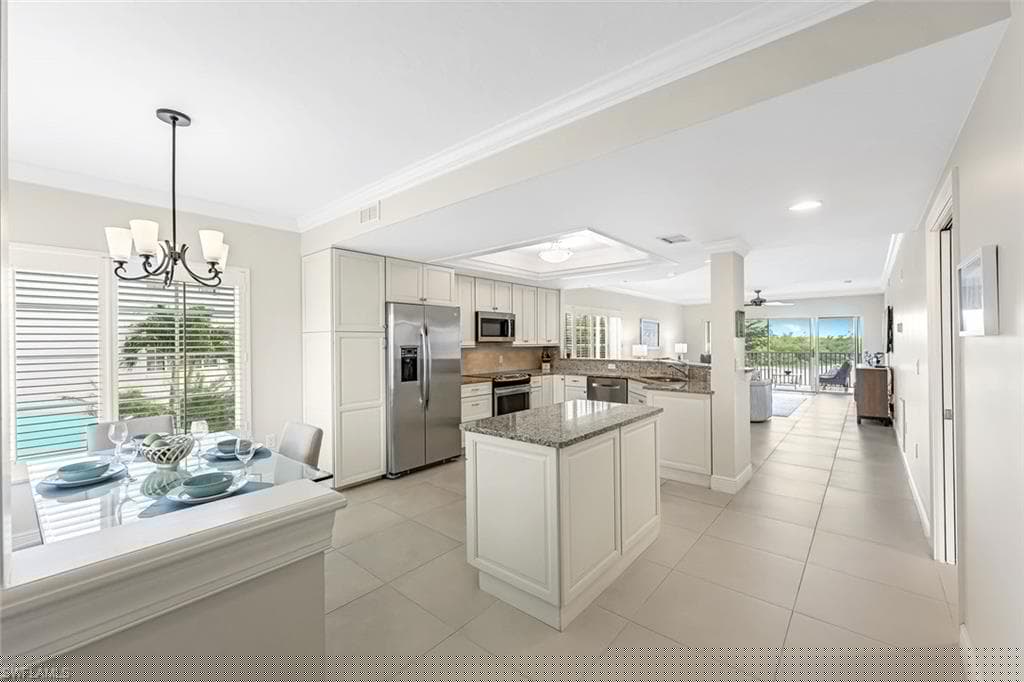 13105 Vanderbilt Dr 306, Naples, FL 34110-7