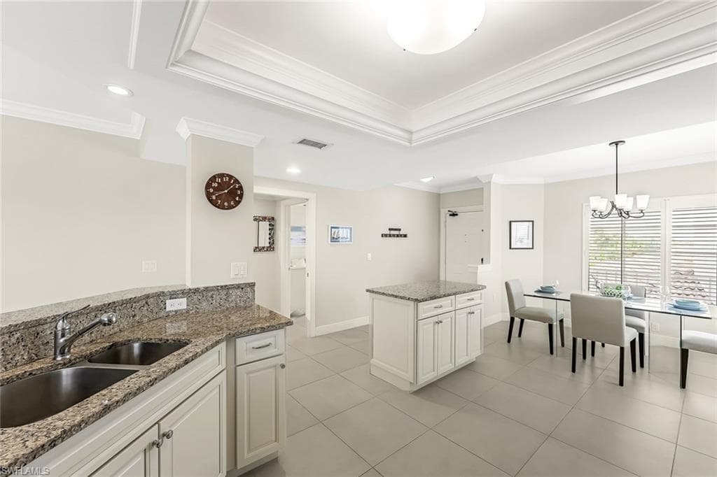 13105 Vanderbilt Dr 306, Naples, FL 34110-8