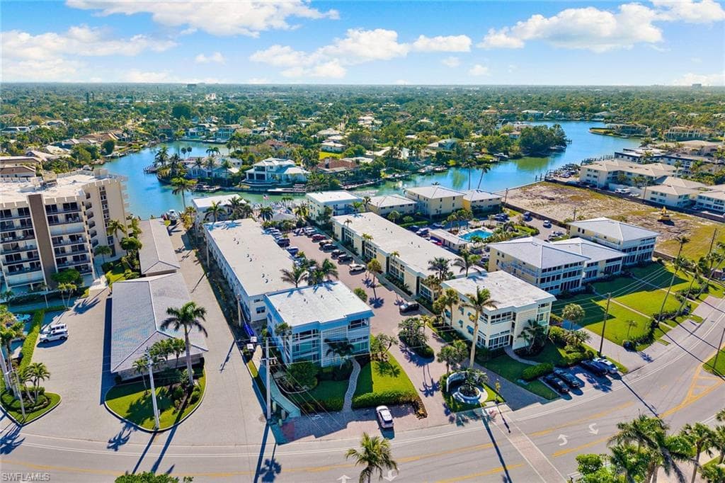 2100 Gulf Shore Blvd N 107, Naples, FL 34102-8