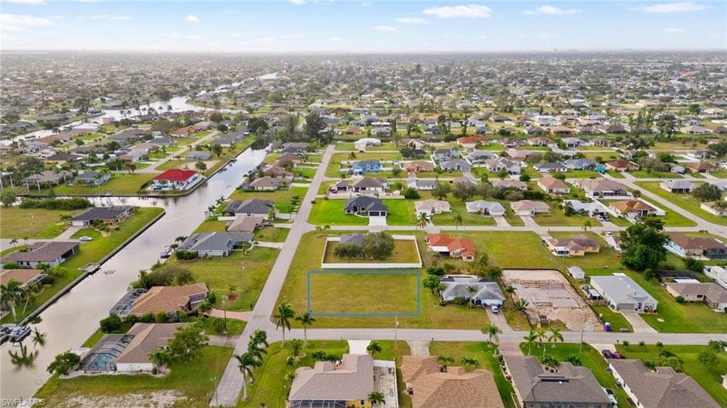 424 14th St, Cape Coral, FL 33990-13