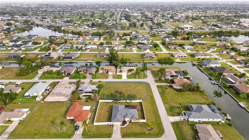 424 14th St, Cape Coral, FL 33990-7