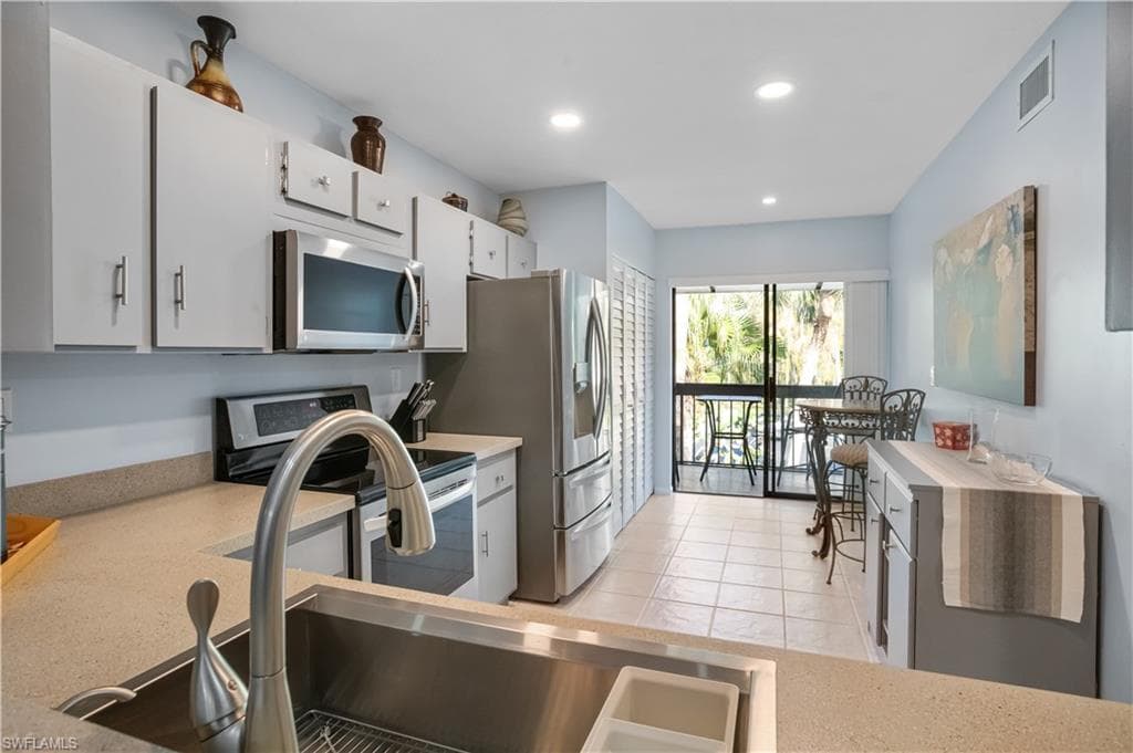 1814 Kings Lake Blvd 203, Naples, FL 34112-12