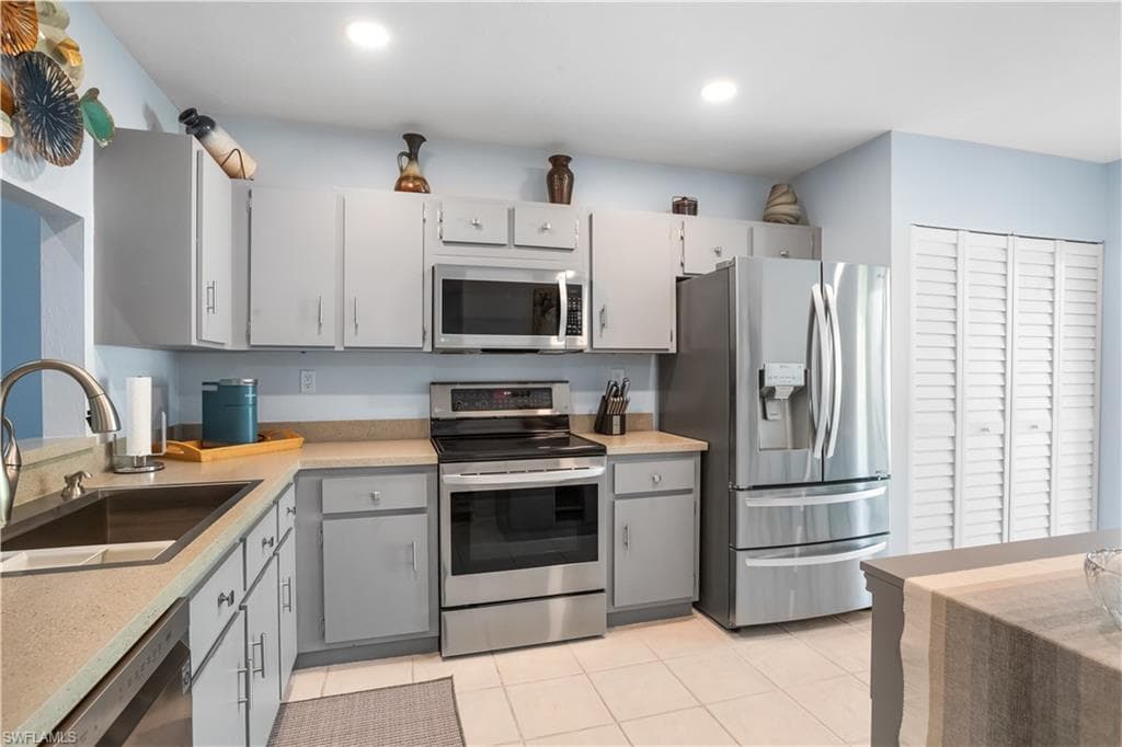 1814 Kings Lake Blvd 203, Naples, FL 34112-16