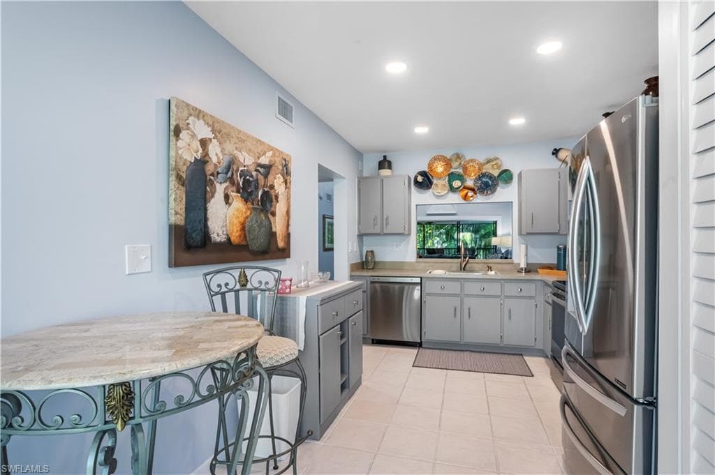 1814 Kings Lake Blvd 203, Naples, FL 34112-17