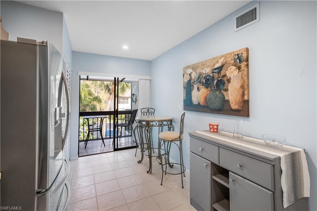 1814 Kings Lake Blvd 203, Naples, FL 34112-18