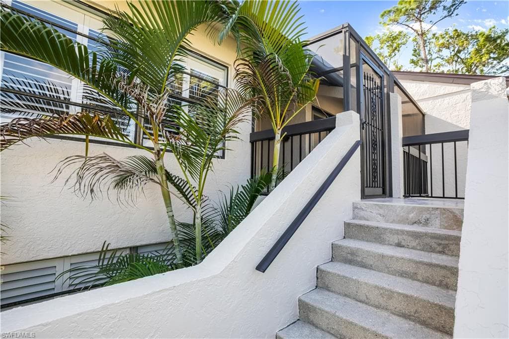 1814 Kings Lake Blvd 203, Naples, FL 34112-3