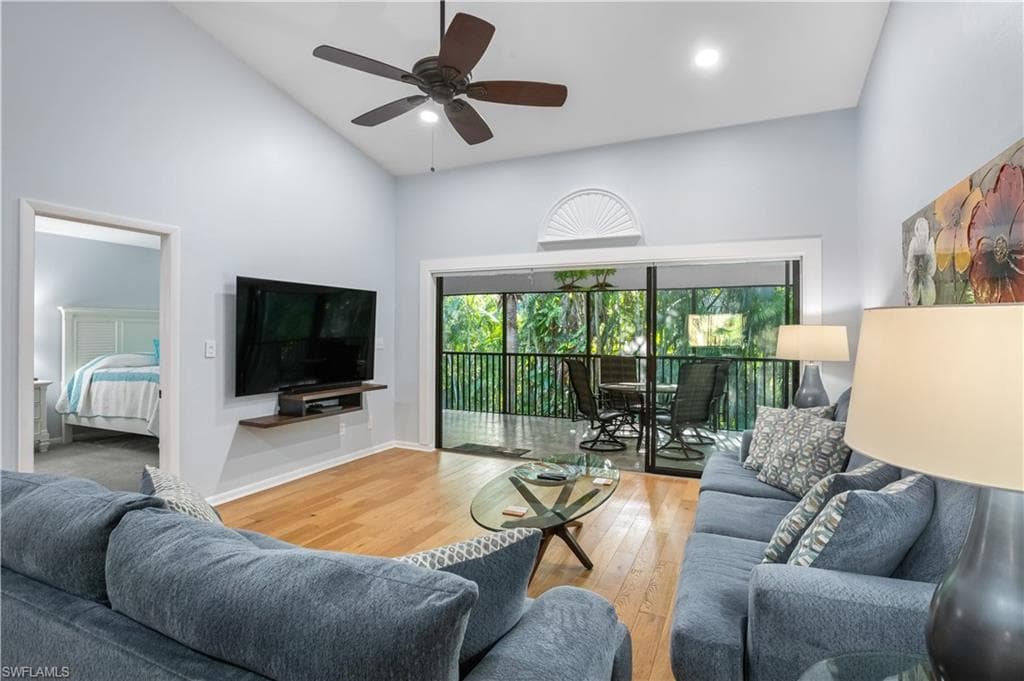 1814 Kings Lake Blvd 203, Naples, FL 34112-8