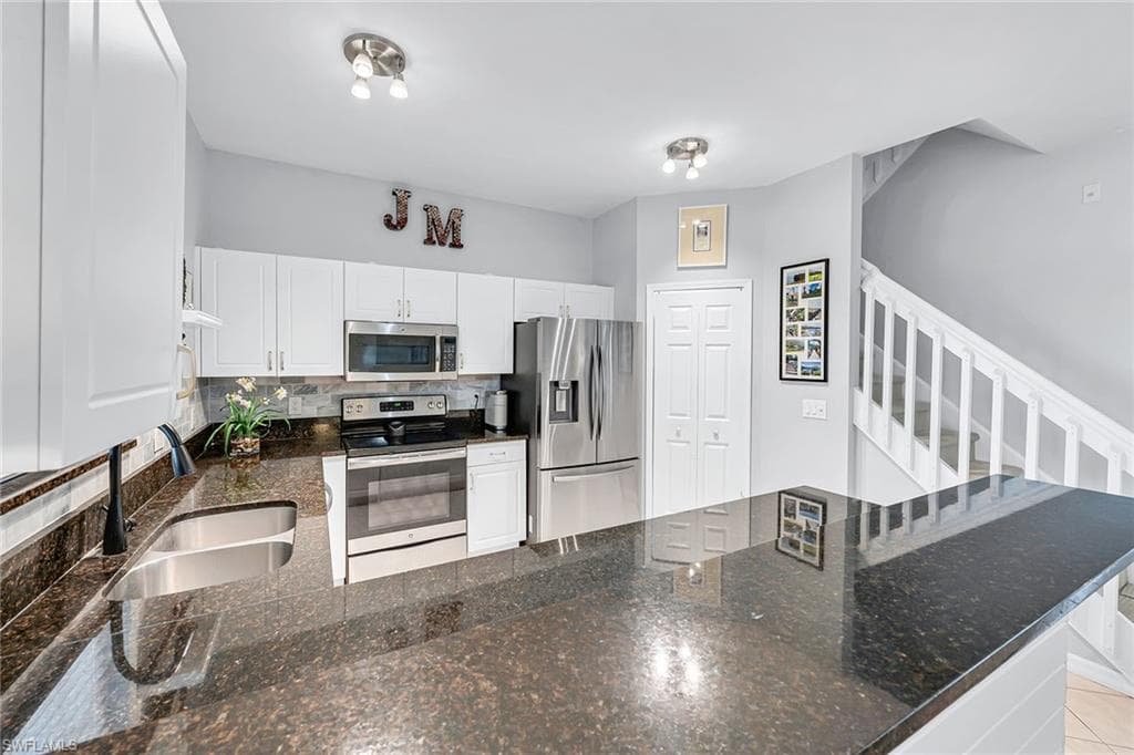 14821 Pinnacle Pl 360, Naples, FL 34119-14