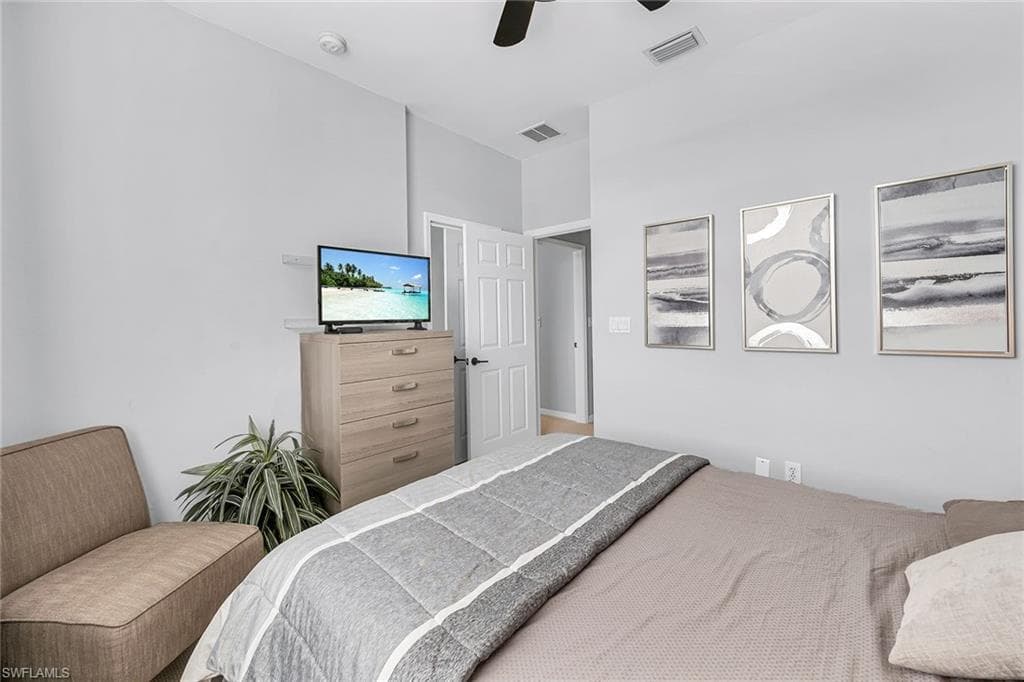 14821 Pinnacle Pl 360, Naples, FL 34119-25