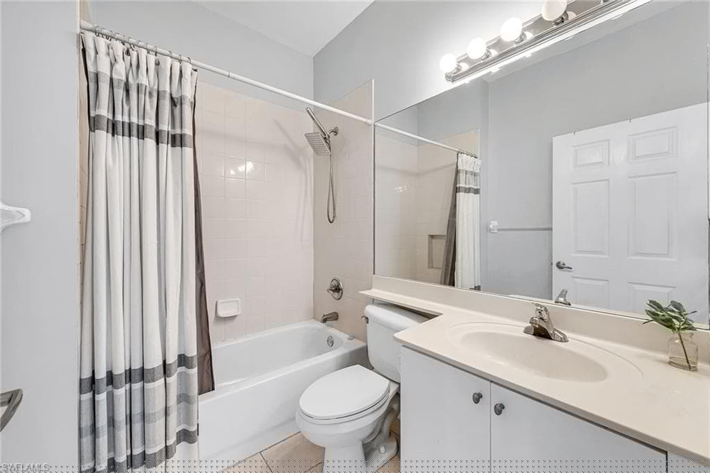 14821 Pinnacle Pl 360, Naples, FL 34119-26