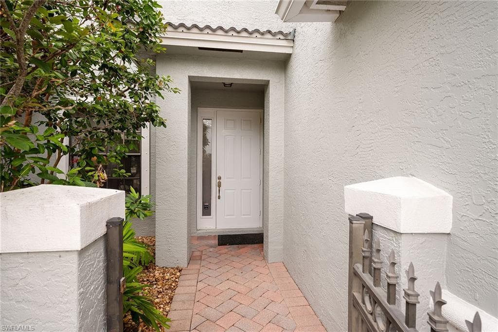 14821 Pinnacle Pl 360, Naples, FL 34119-32