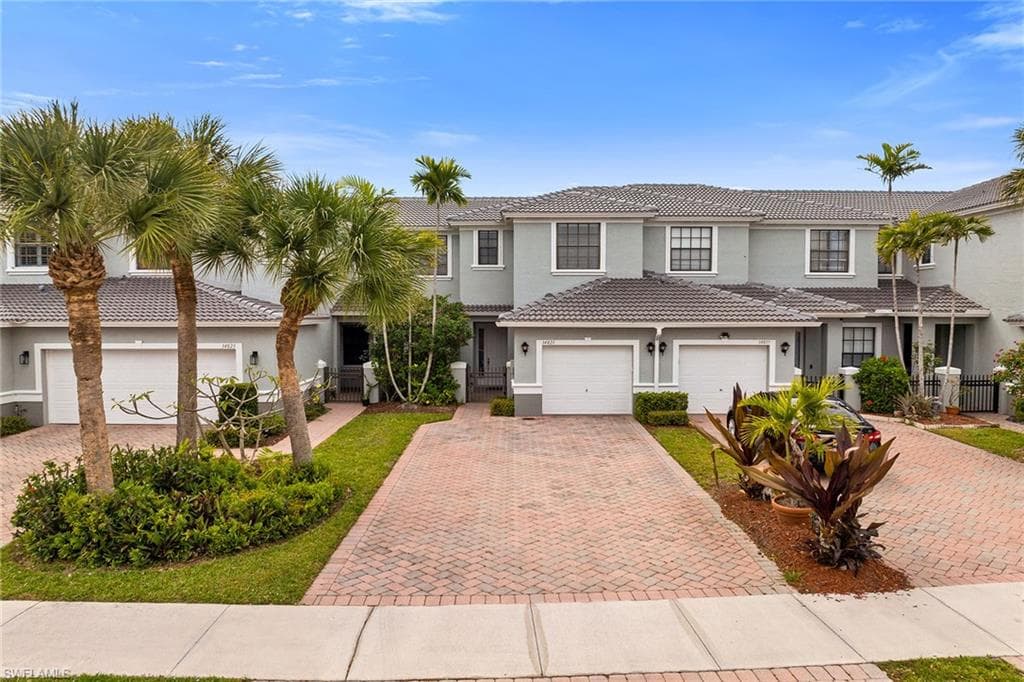 14821 Pinnacle Pl 360, Naples, FL 34119-35