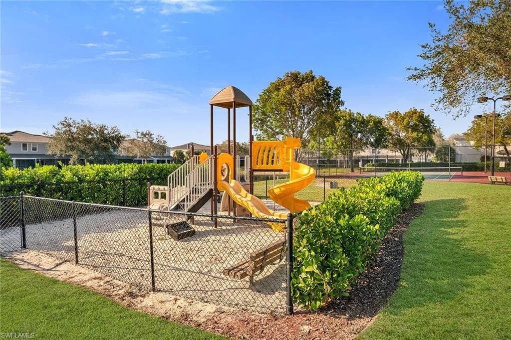 14821 Pinnacle Pl 360, Naples, FL 34119-39
