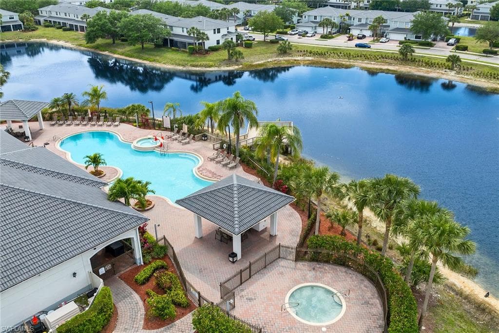 14821 Pinnacle Pl 360, Naples, FL 34119-44