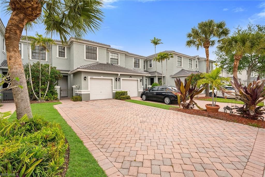 14821 Pinnacle Pl 360, Naples, FL 34119-47