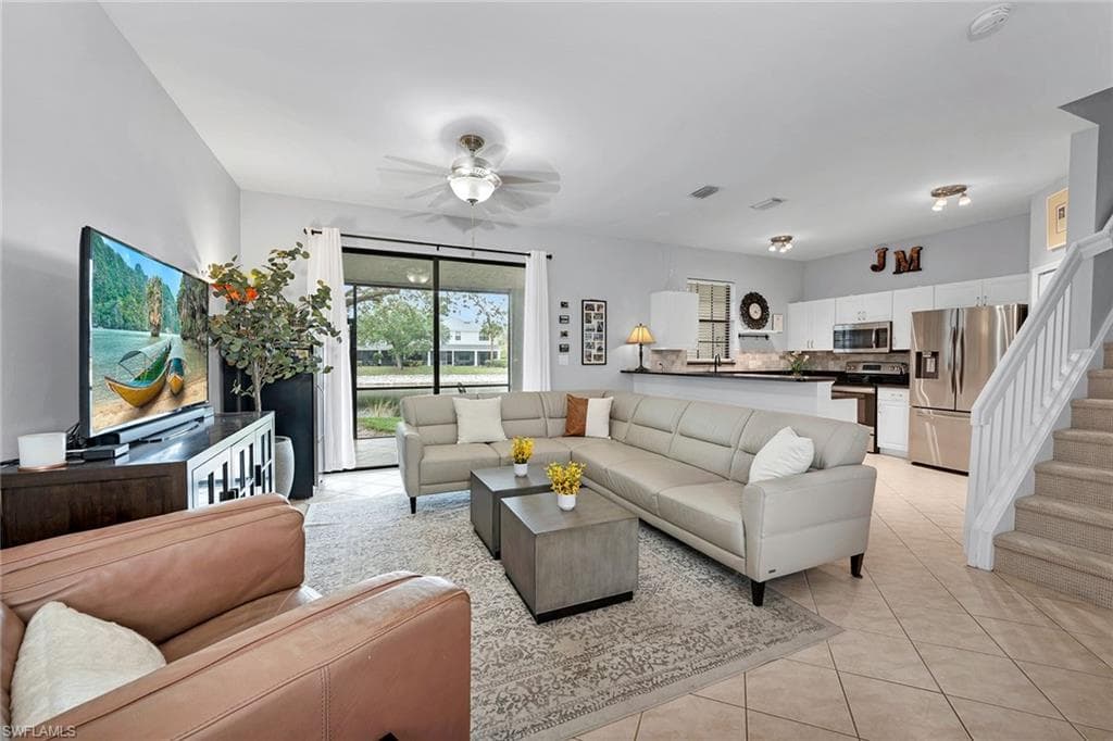 14821 Pinnacle Pl 360, Naples, FL 34119-5