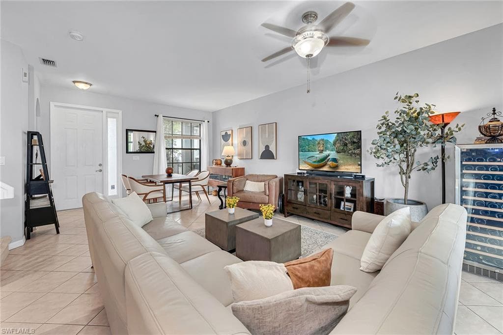 14821 Pinnacle Pl 360, Naples, FL 34119-8
