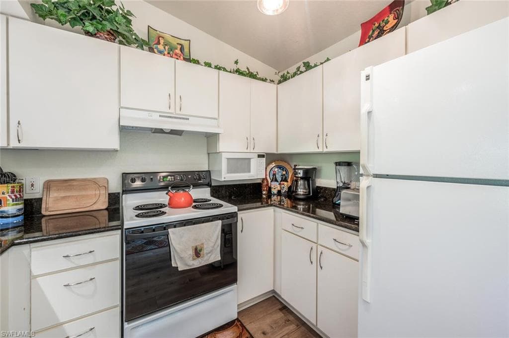 8287 Key Royal Ln 1531, Naples, FL 34119-13