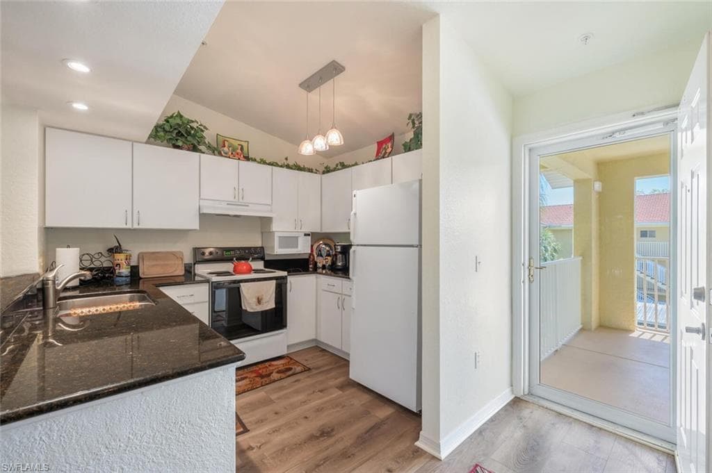 8287 Key Royal Ln 1531, Naples, FL 34119-15