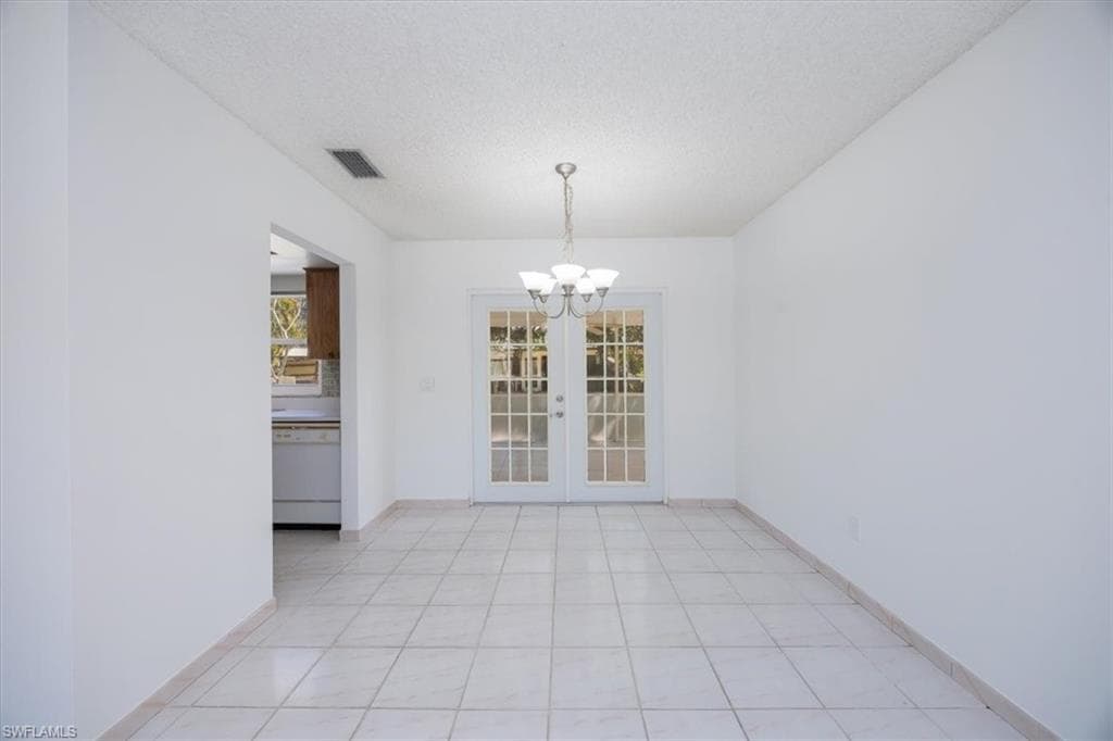 2590 Poinciana St, Naples, FL 34105-4