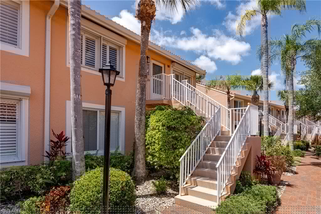 6660 Beach Resort Dr 16, Naples, FL 34114-3
