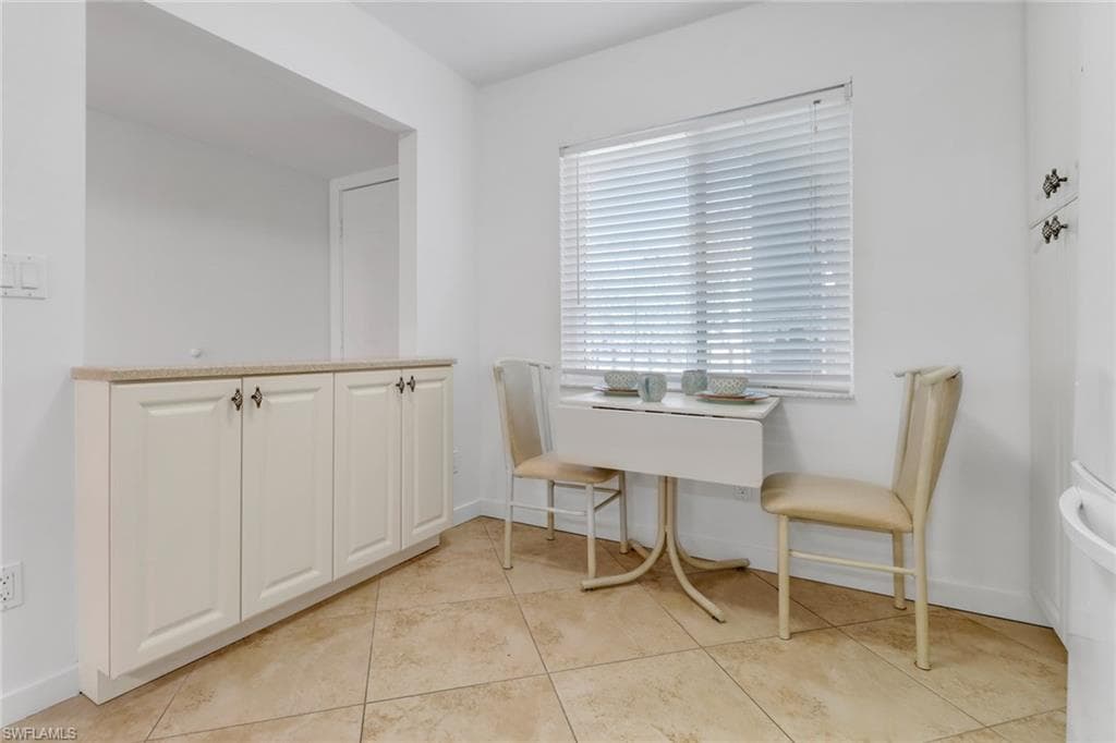 5985 Bloomfield Cir D203, Naples, FL 34112-4
