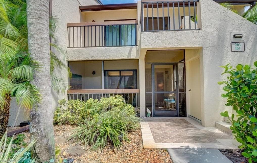 1810 Kings Lake Blvd 103, Naples, FL 34112-1