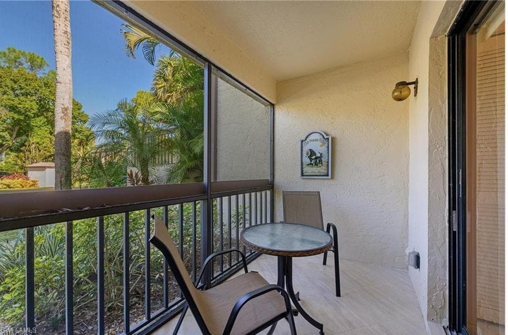 1810 Kings Lake Blvd 103, Naples, FL 34112-4