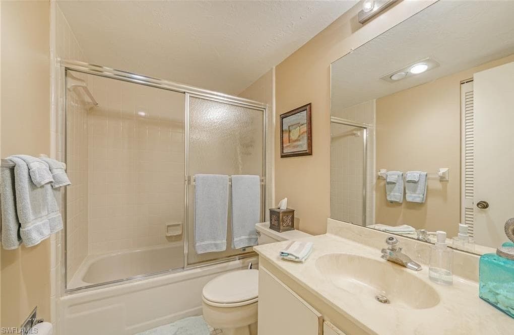 1810 Kings Lake Blvd 103, Naples, FL 34112-8