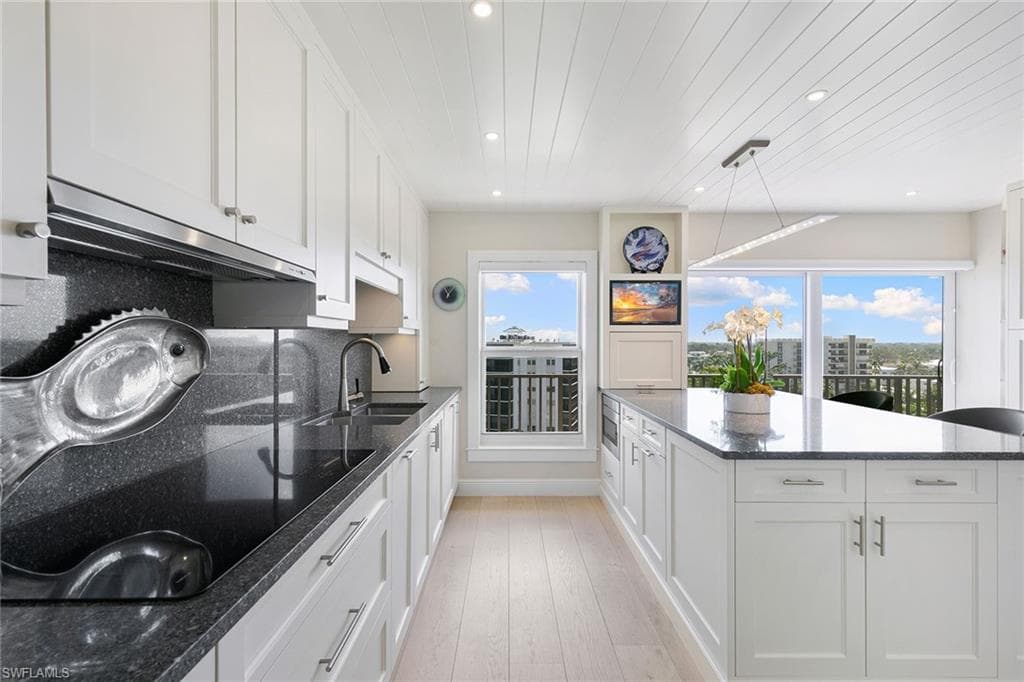 2171 Gulf Shore Blvd N 704, Naples, FL 34102-13