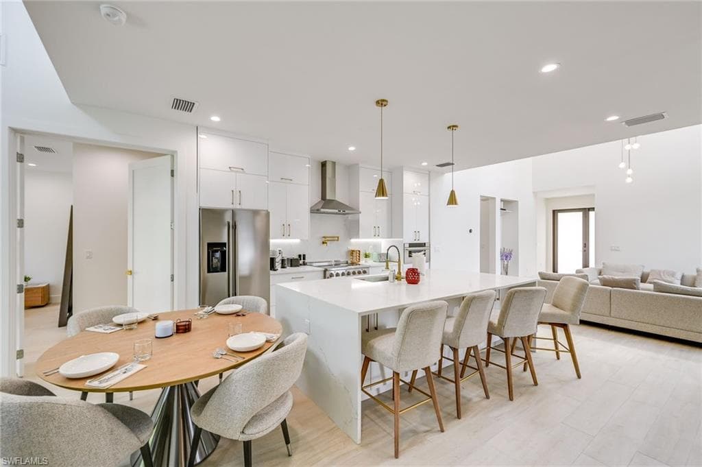 3400 Canal St, Naples, FL 34112-9