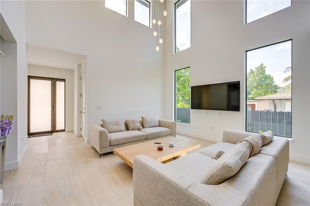 3400 Canal St, Naples, FL 34112-4