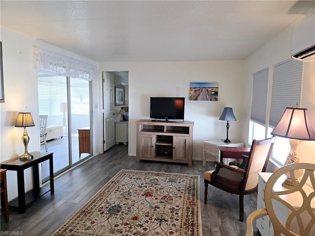 56 Enchanting Blvd, Naples, FL 34112-3