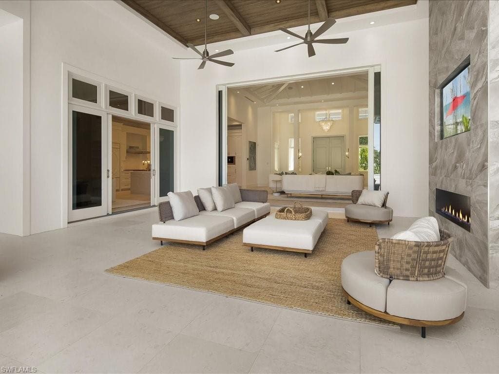 619 Binnacle Dr, Naples, FL 34103-37