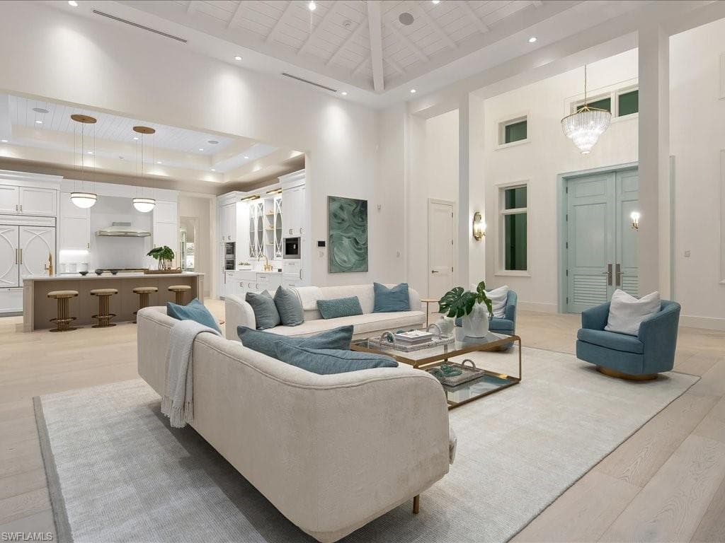 619 Binnacle Dr, Naples, FL 34103-3