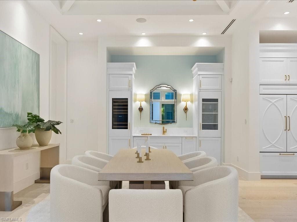 619 Binnacle Dr, Naples, FL 34103-7