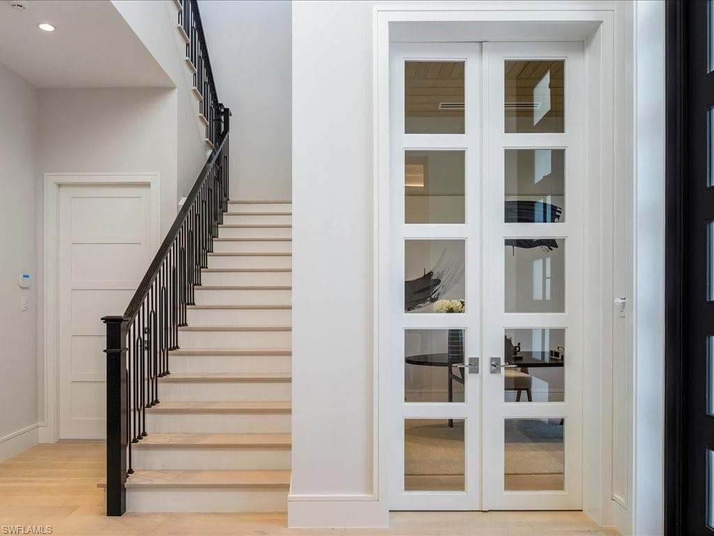 612 Binnacle Dr, Naples, FL 34103-34