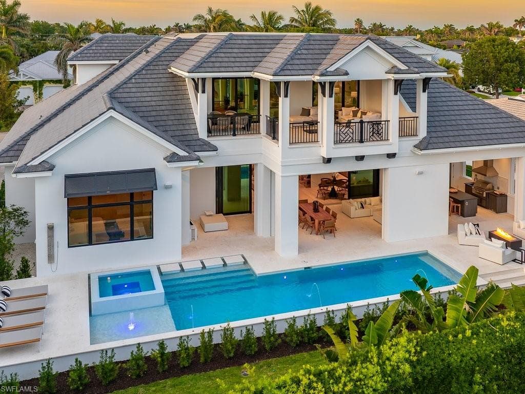 612 Binnacle Dr, Naples, FL 34103-2