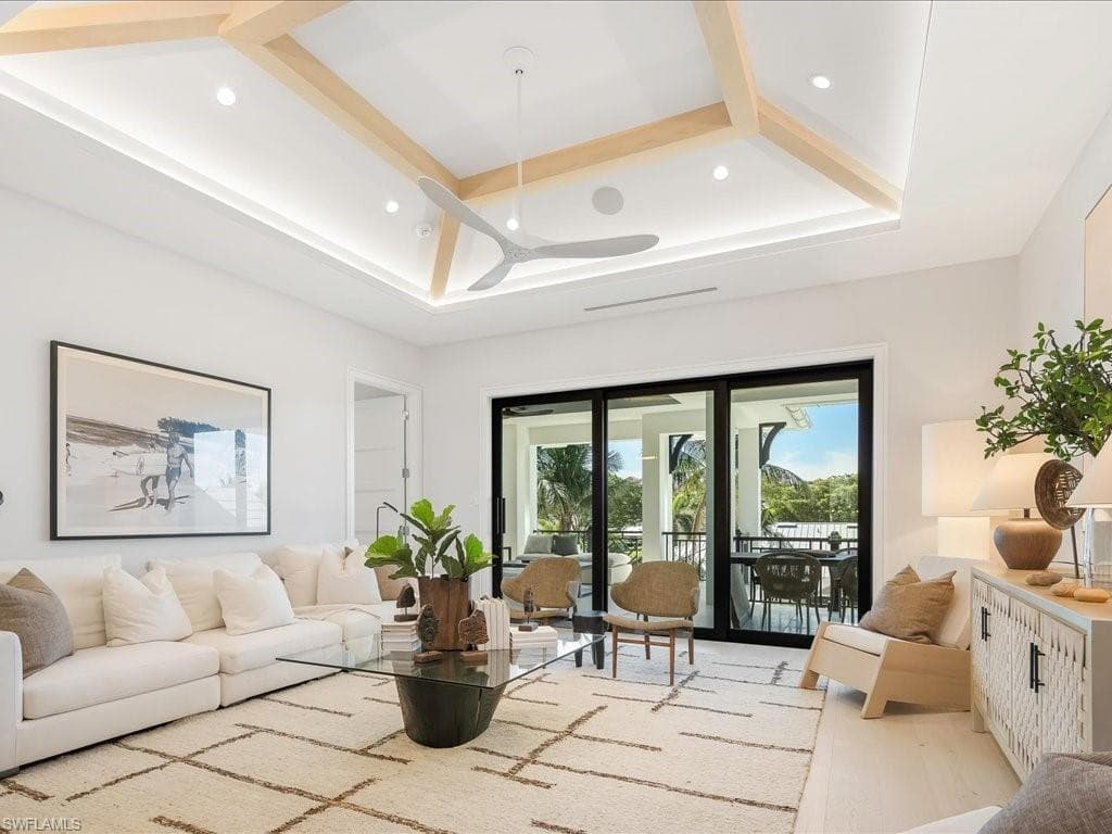 612 Binnacle Dr, Naples, FL 34103-38