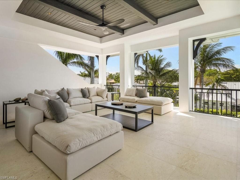 612 Binnacle Dr, Naples, FL 34103-40